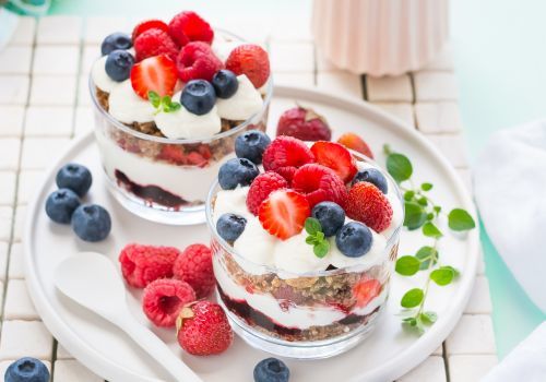 Lactose-free oatmeal cottage cheese glass cake with forest fruit - Mizo.hu